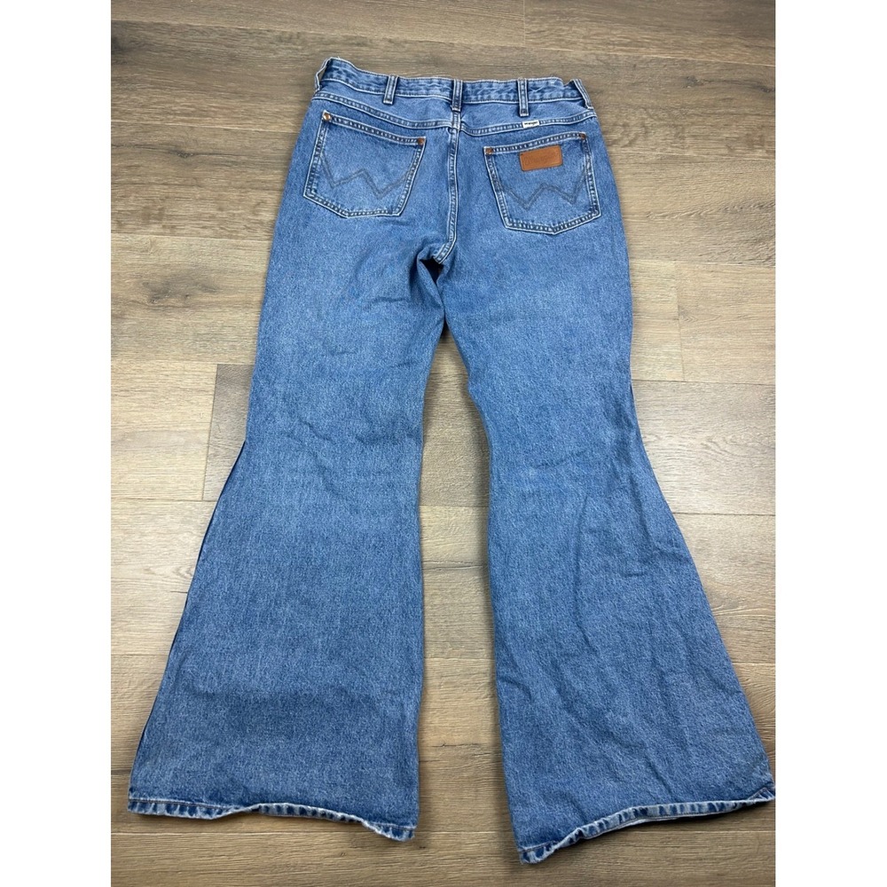 Wrangler Wanderer High Rise Flare Distressed Jeans Medium Wash 30x32 112334543 - Picture 12 of 13